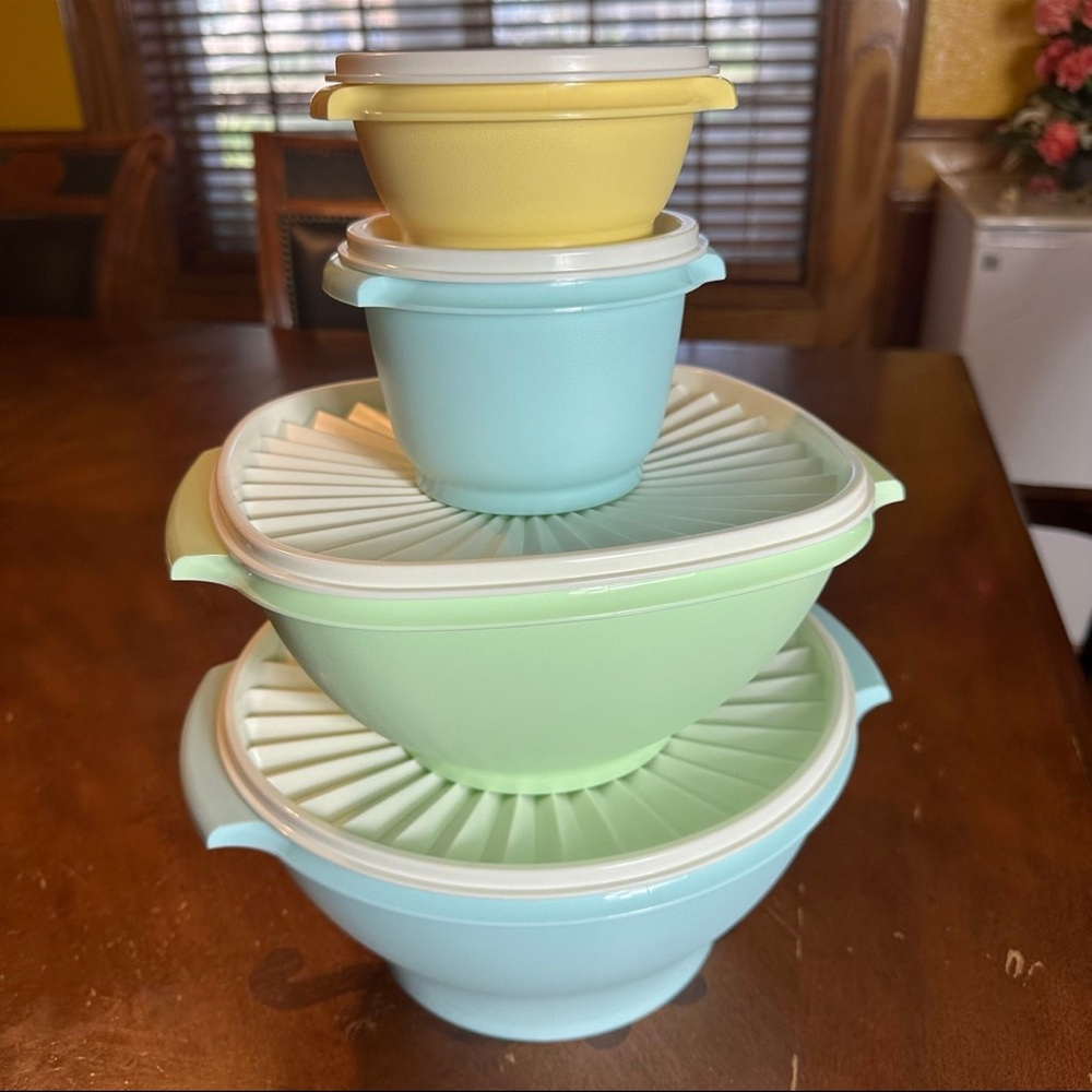Tupperware Servalier Bowls Set